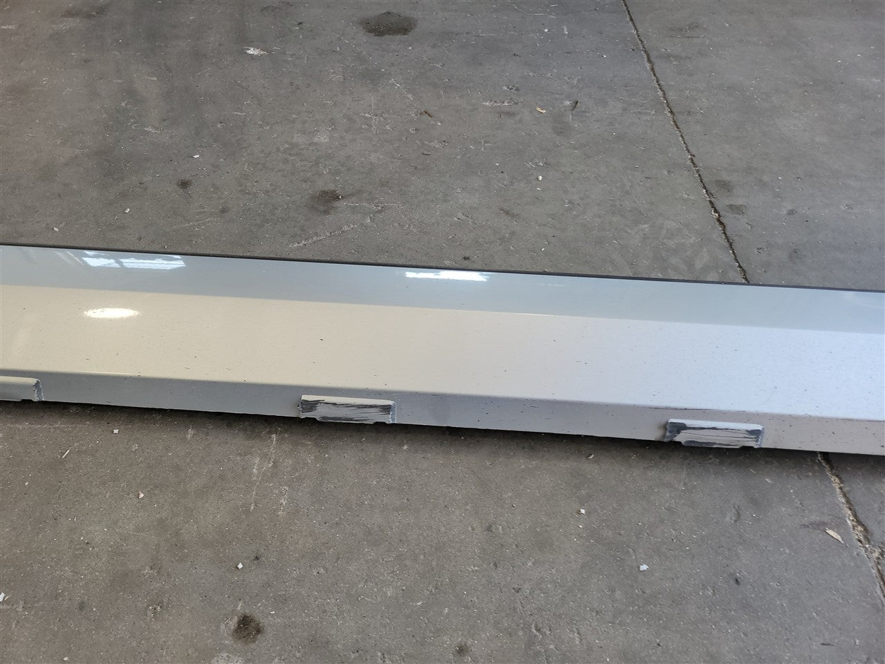 Used OEM 2010-2013 CAMARO ROCKER PANEL MOLDING RH PASSENGER SILVER, actual item photo 7