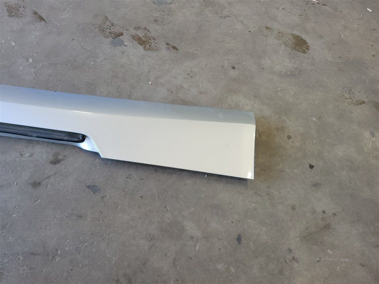 Used OEM 2010-2013 CAMARO ROCKER PANEL MOLDING RH PASSENGER SILVER, actual item photo 10