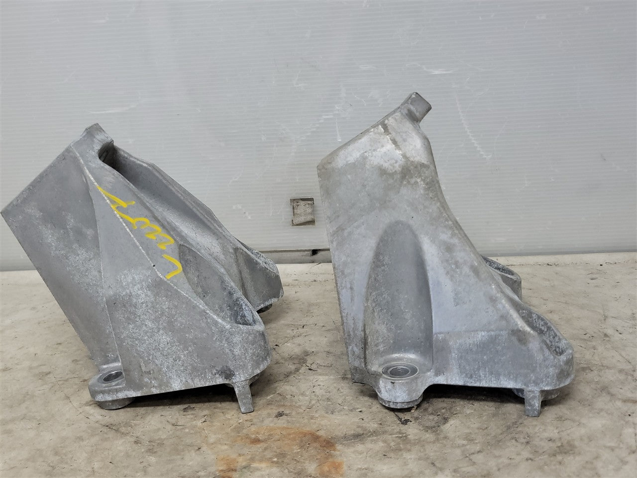 Used OEM 2010-2015 CAMARO 6 2L ENGINE FRAME STAND OFF BRACKETS PAIR, actual item photo 3