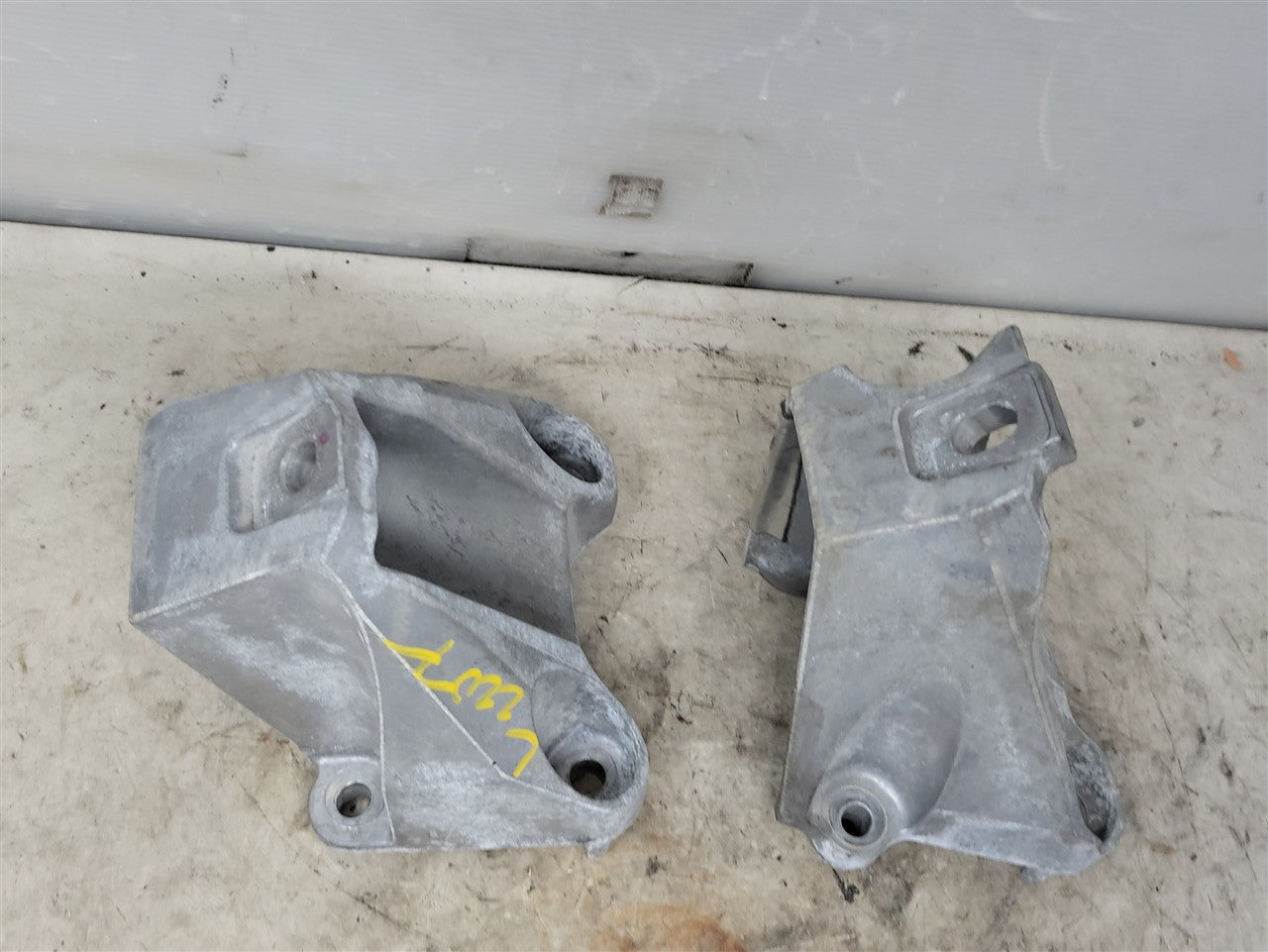 Used OEM 2010-2015 CAMARO 6 2L ENGINE FRAME STAND OFF BRACKETS PAIR, actual item photo 4