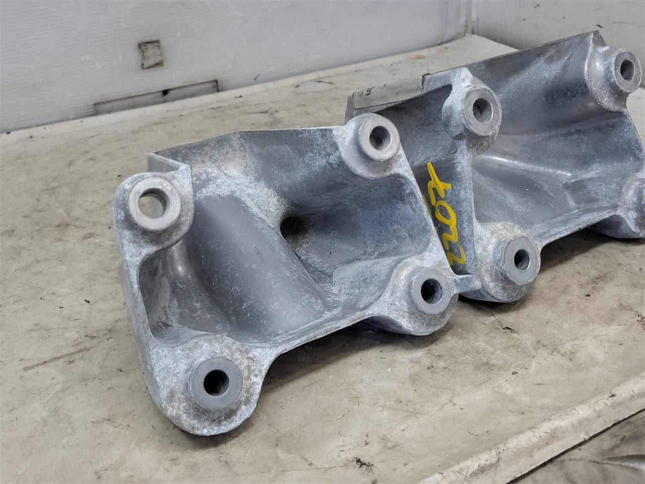 Used OEM 2010-2015 CAMARO 6 2L ENGINE FRAME STAND OFF BRACKETS PAIR, actual item photo 8
