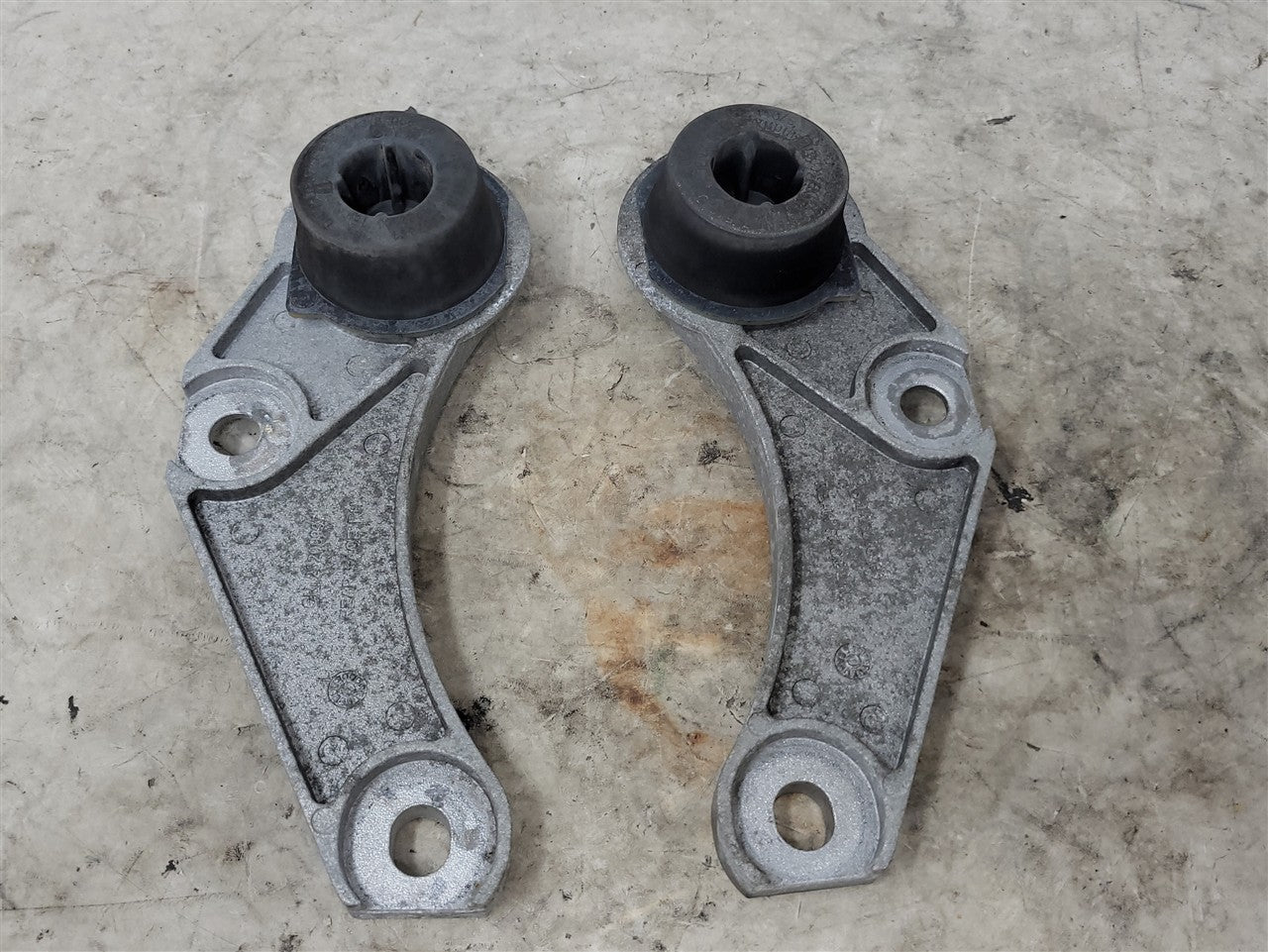 Used OEM 2016-2024 CAMARO REAR EXHAUST HANGERS PAIR LH RH BLACK, actual item photo 1