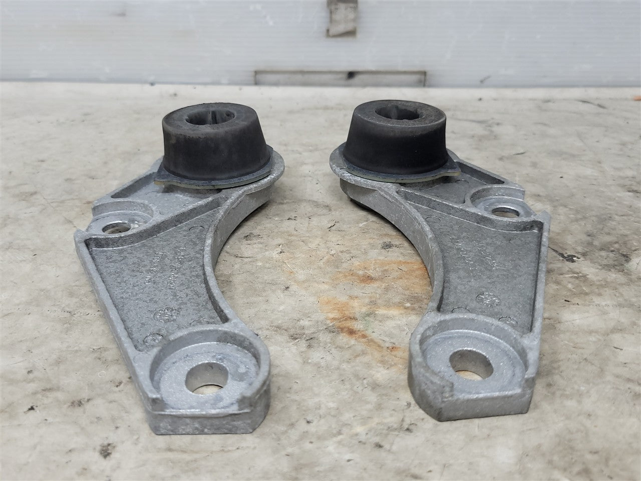 Used OEM 2016-2024 CAMARO REAR EXHAUST HANGERS PAIR LH RH BLACK, actual item photo 2
