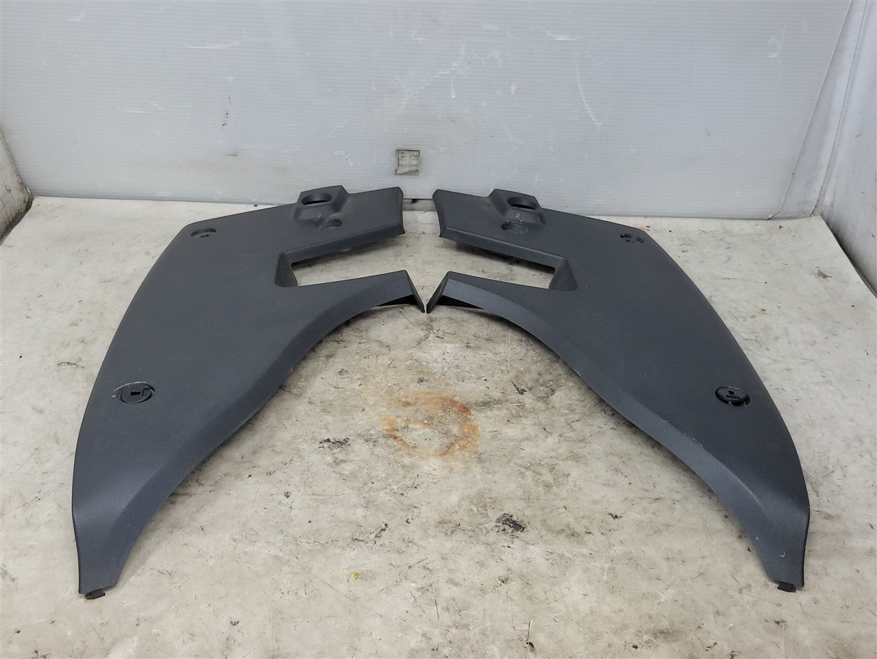 Used OEM 2016-2024 CAMARO TAIL LAMP LIGHT COVER CLOSE OUT FILLER, actual item photo 1