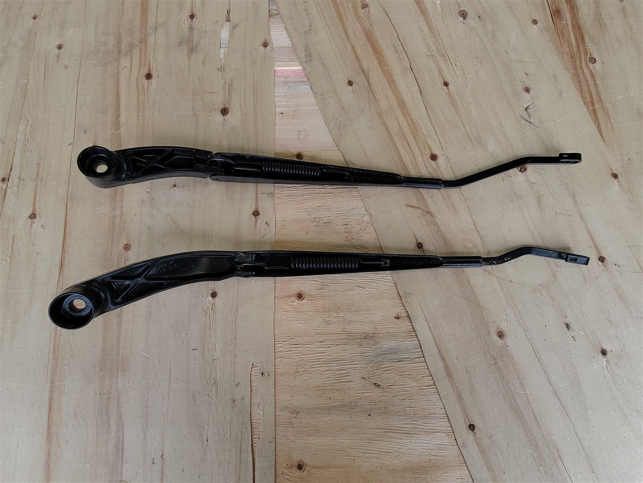 Used OEM 2016-2024 CAMARO WINDSHIELD WIPER ARMS PAIR LH RH BLACK, actual item photo 9