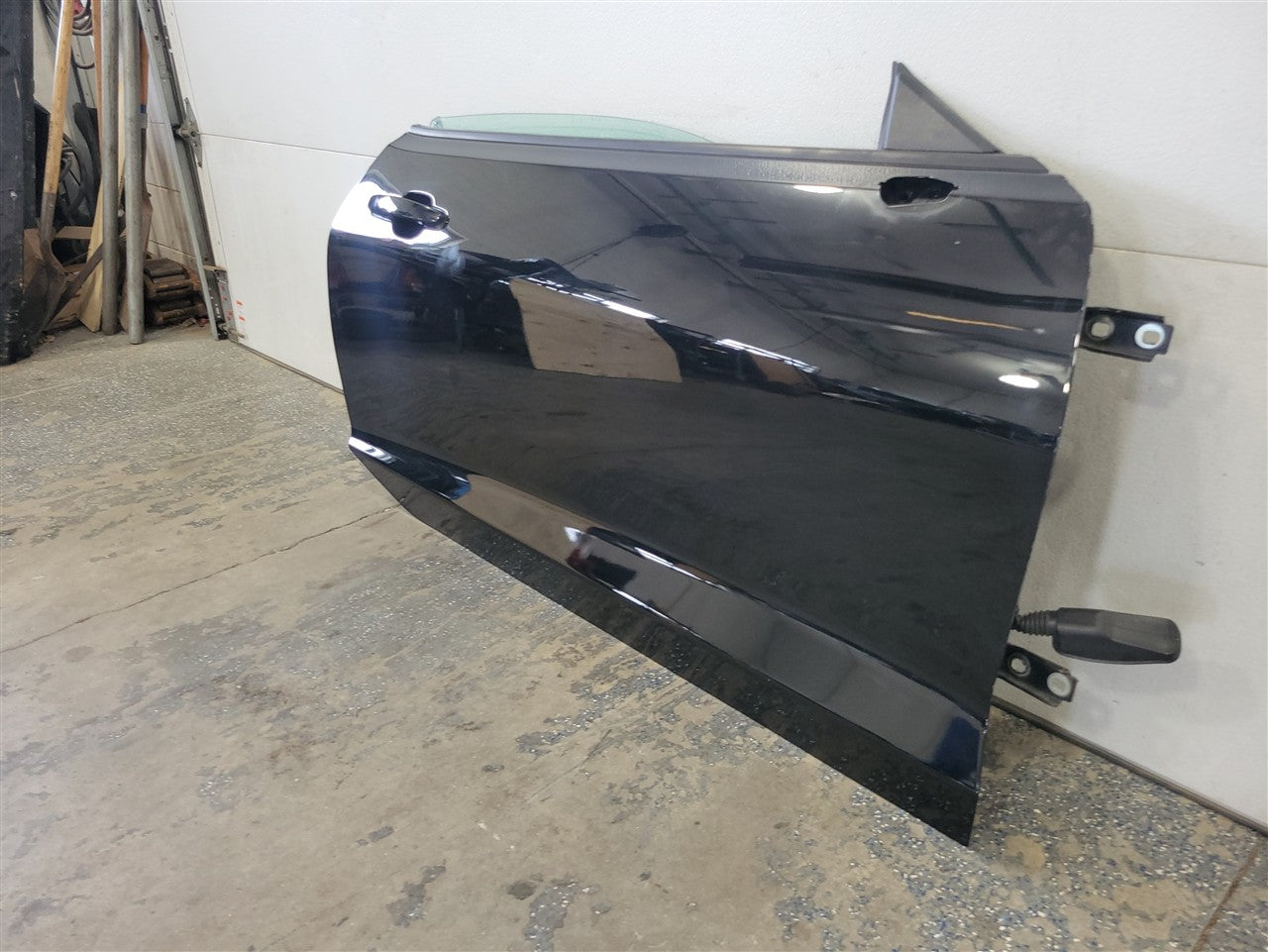 Used OEM 2016-2024 CAMARO FRONT DOOR PASSENGER RH BLACK GBA, actual item photo 2