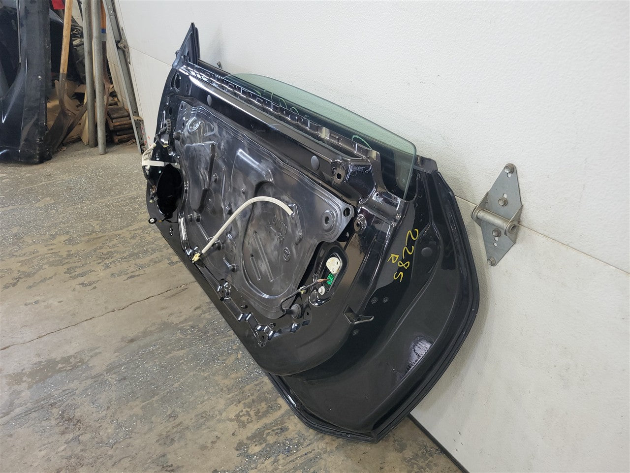 Used OEM 2016-2024 CAMARO FRONT DOOR PASSENGER RH BLACK GBA, actual item photo 11