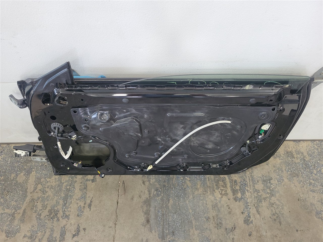 Used OEM 2016-2024 CAMARO FRONT DOOR PASSENGER RH BLACK GBA, actual item photo 15