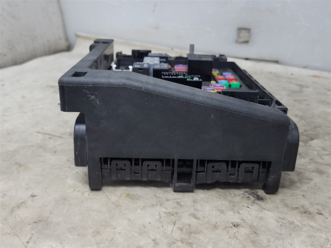 Used OEM 2018 CAMARO ENGINE BAY FUSE BOX RELAY JUNCTION 84315889, actual item photo 5