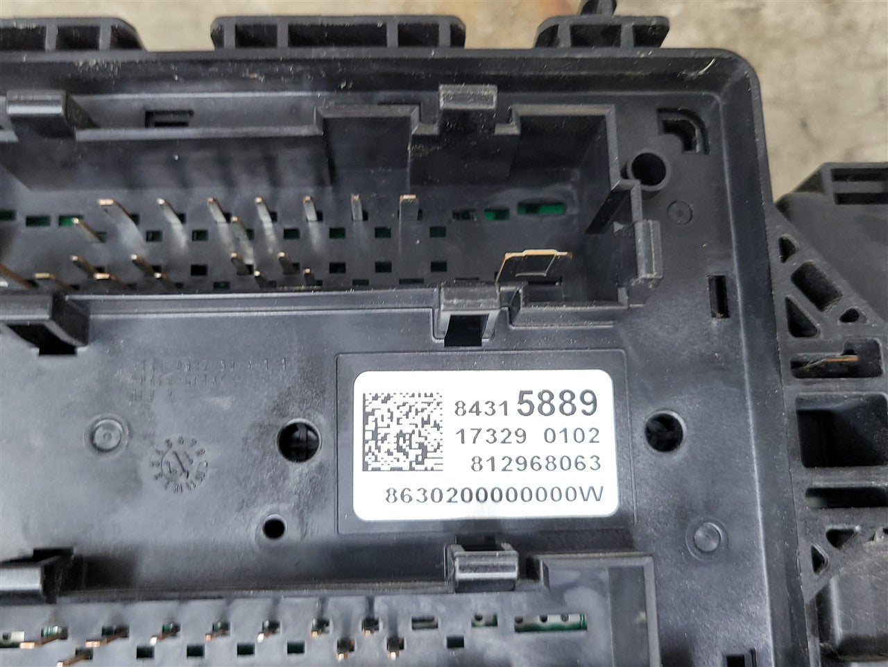Used OEM 2018 CAMARO ENGINE BAY FUSE BOX RELAY JUNCTION 84315889, actual item photo 11