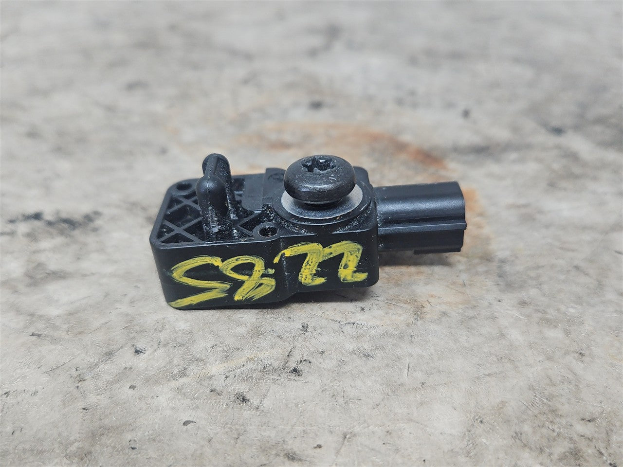 Used OEM 2016-2022 CAMARO CRASH SENSOR 13509729, actual item photo 1