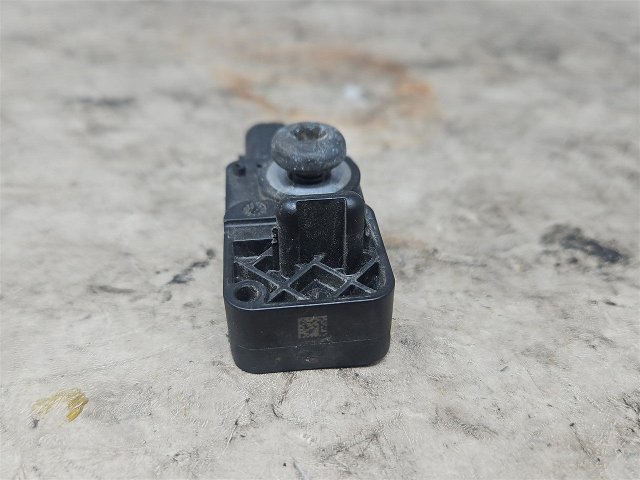 Used OEM 2016-2022 CAMARO CRASH SENSOR 13509729, actual item photo 2