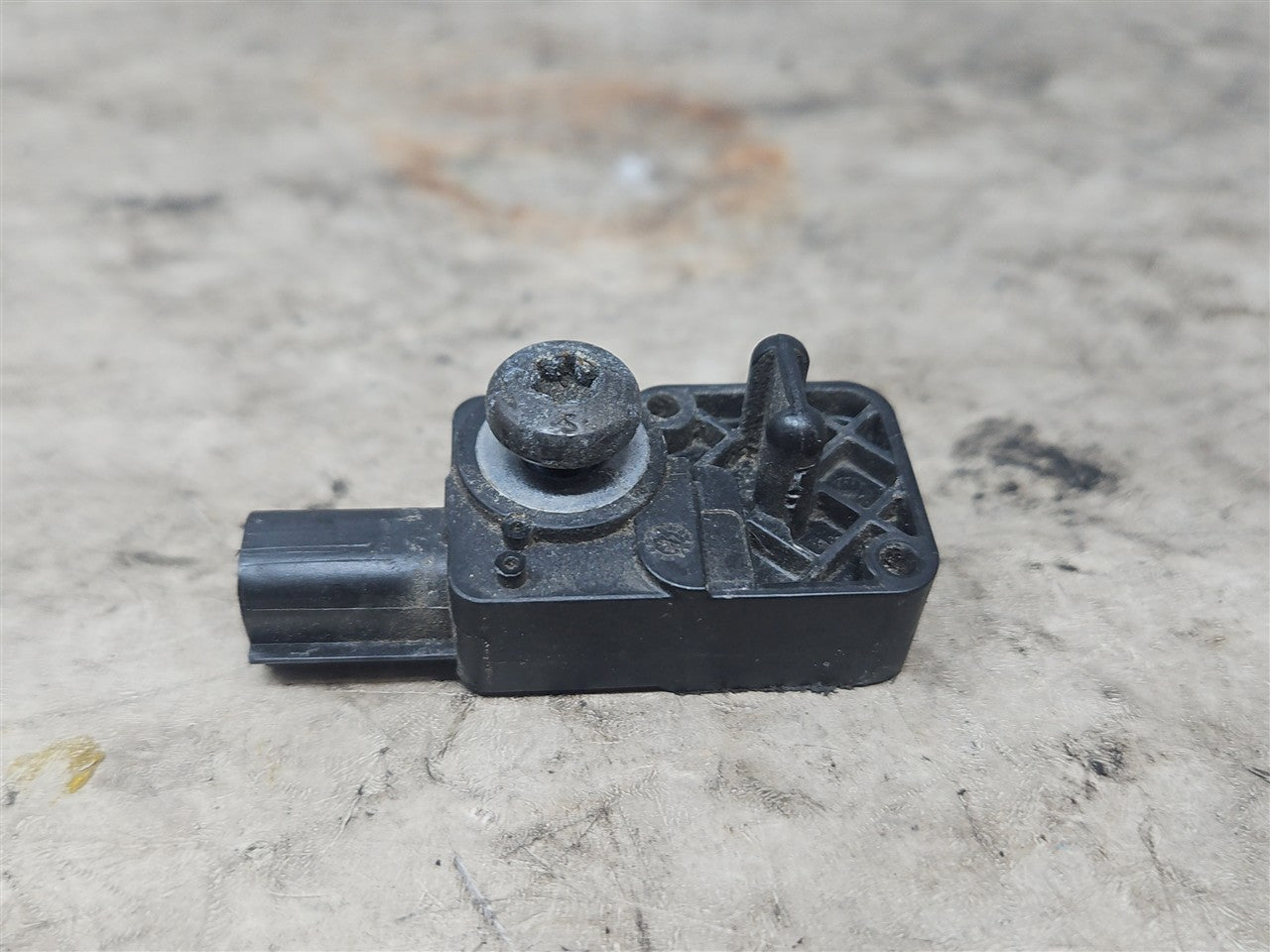 Used OEM 2016-2022 CAMARO CRASH SENSOR 13509729, actual item photo 3