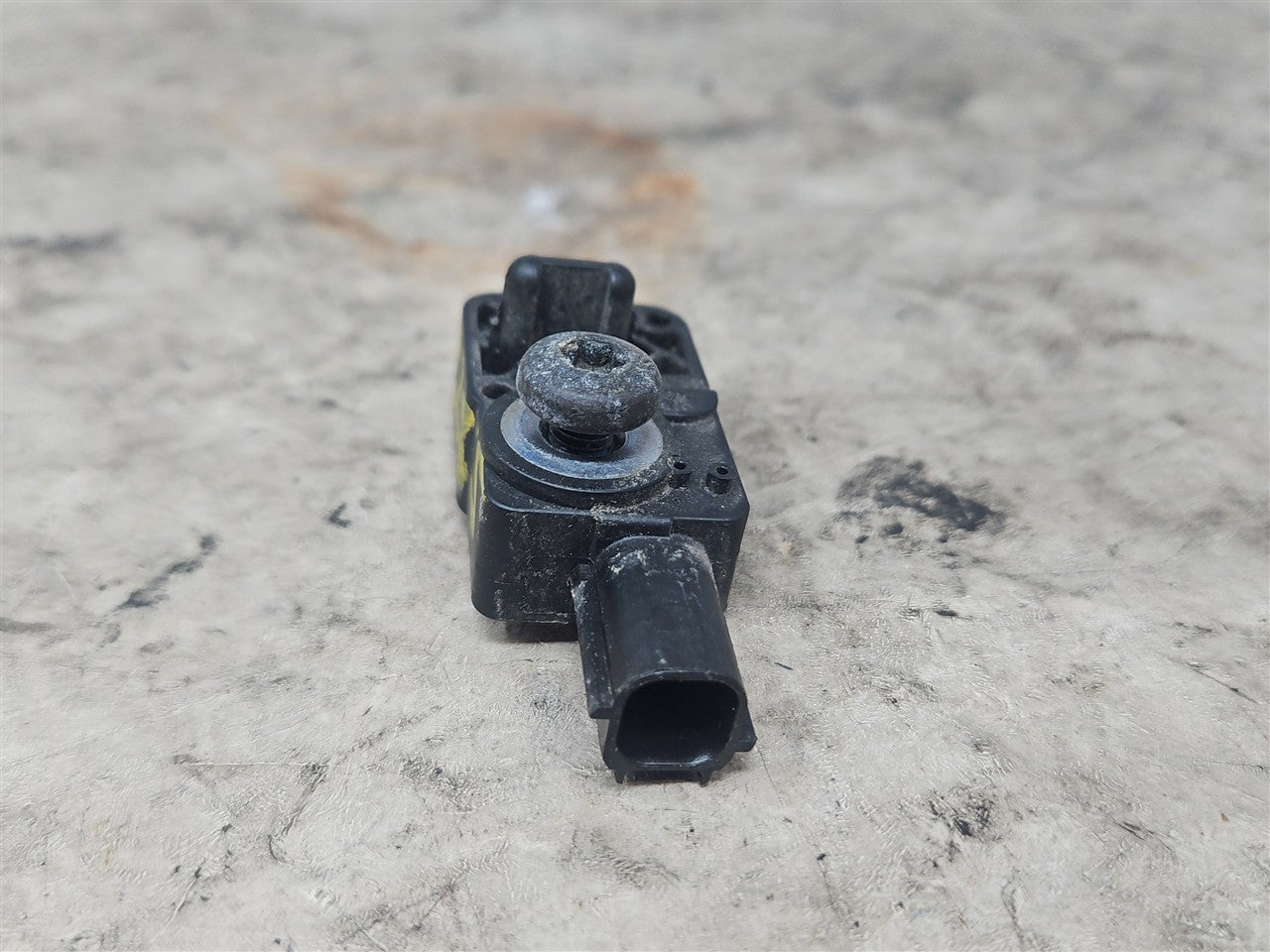 Used OEM 2016-2022 CAMARO CRASH SENSOR 13509729, actual item photo 4