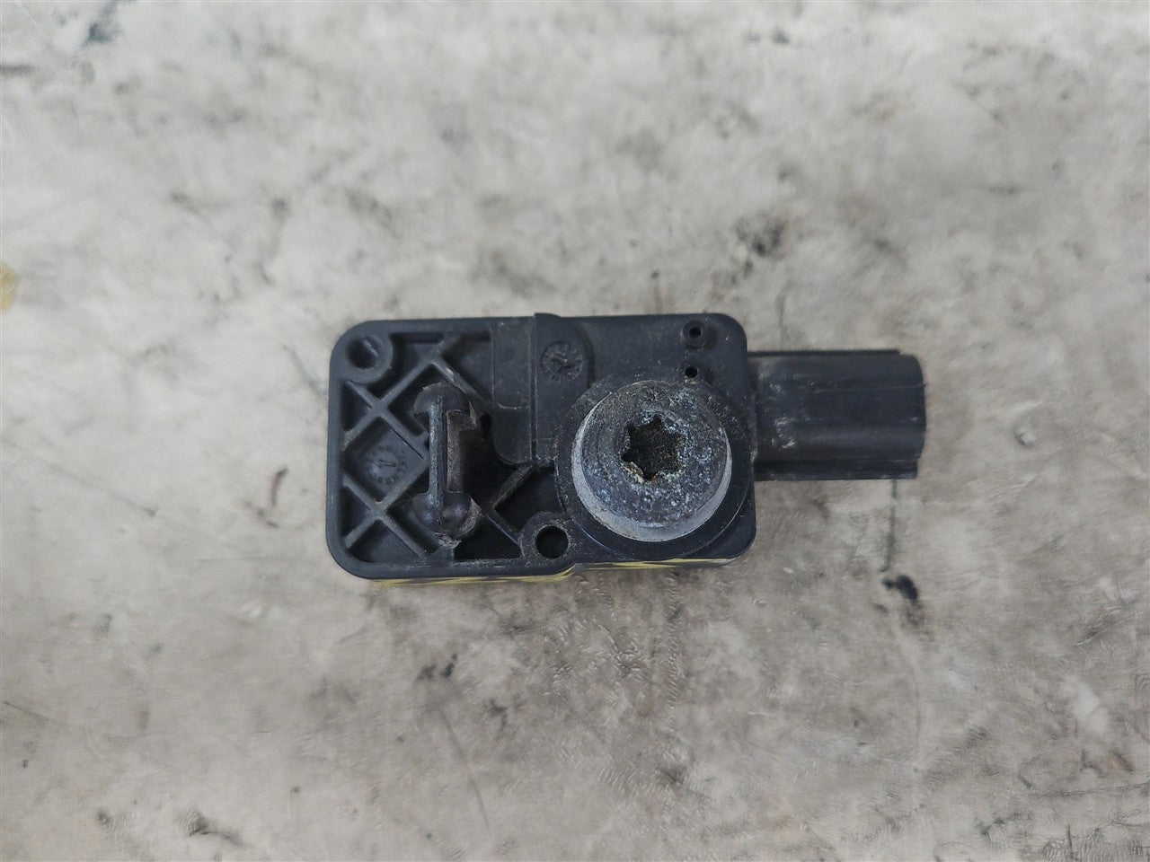 Used OEM 2016-2022 CAMARO CRASH SENSOR 13509729, actual item photo 5