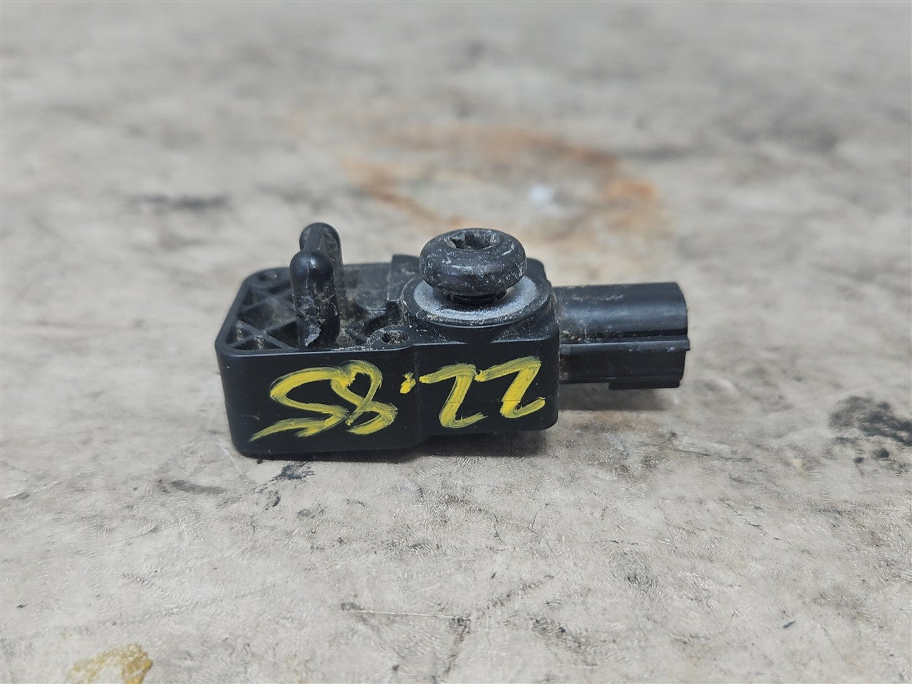 Used OEM 2016-2022 CAMARO CRASH SENSOR 13509729, actual item photo 1