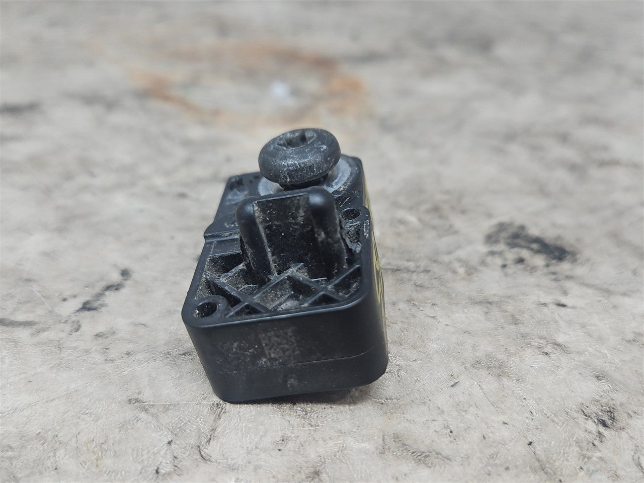 Used OEM 2016-2022 CAMARO CRASH SENSOR 13509729, actual item photo 2