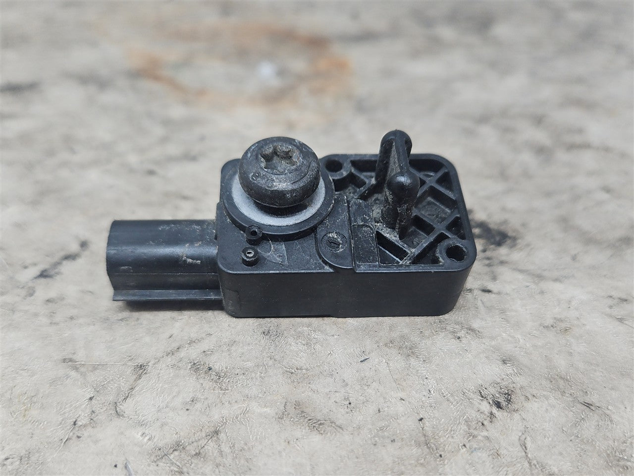 Used OEM 2016-2022 CAMARO CRASH SENSOR 13509729, actual item photo 3