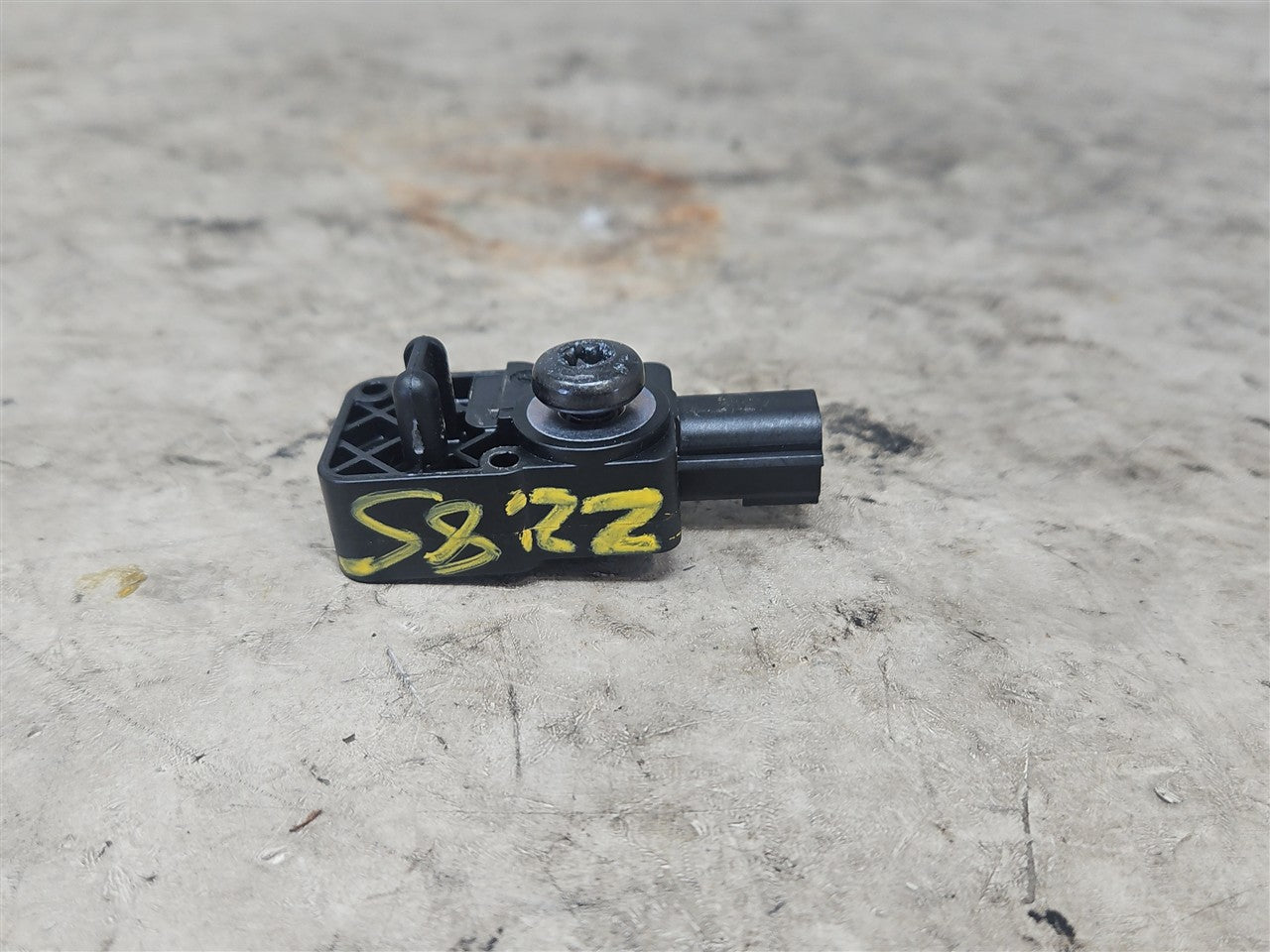 Used OEM 2016-2022 CAMARO CRASH SENSOR 13509729, actual item photo 1