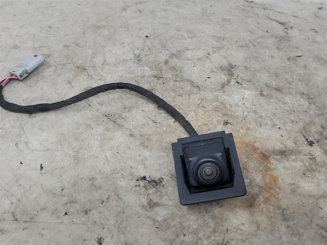 Used OEM 2018 CAMARO REAR VIEW BACKUP CAMERA 84299277, actual item photo 1
