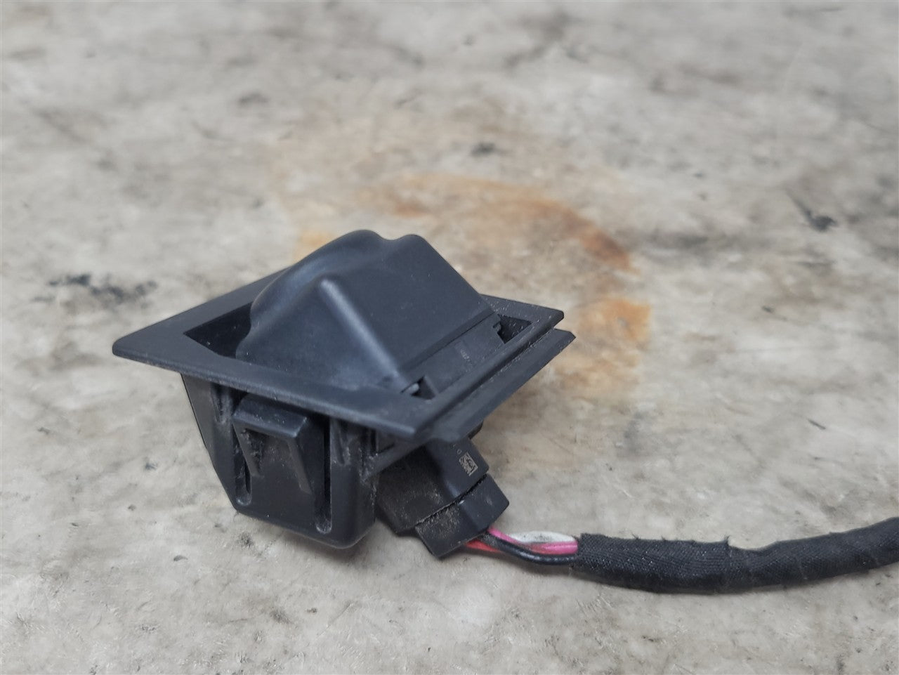 Used OEM 2018 CAMARO REAR VIEW BACKUP CAMERA 84299277, actual item photo 4