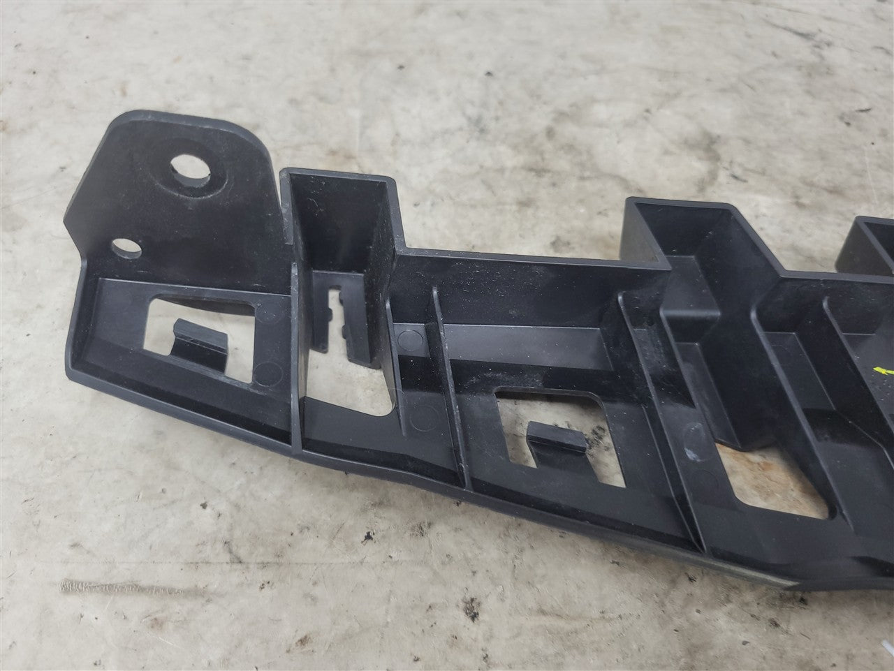 Used OEM 2016-2018 CAMARO TAIL LIGHT LAMP BRACKET PASSENGER RH BLACK, actual item photo 10