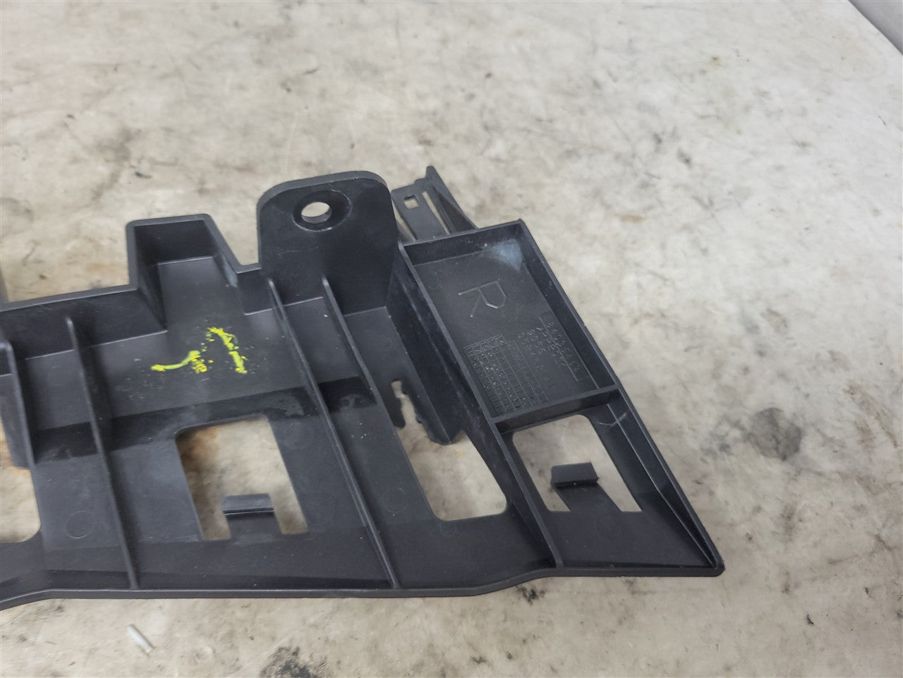 Used OEM 2016-2018 CAMARO TAIL LIGHT LAMP BRACKET PASSENGER RH BLACK, actual item photo 11