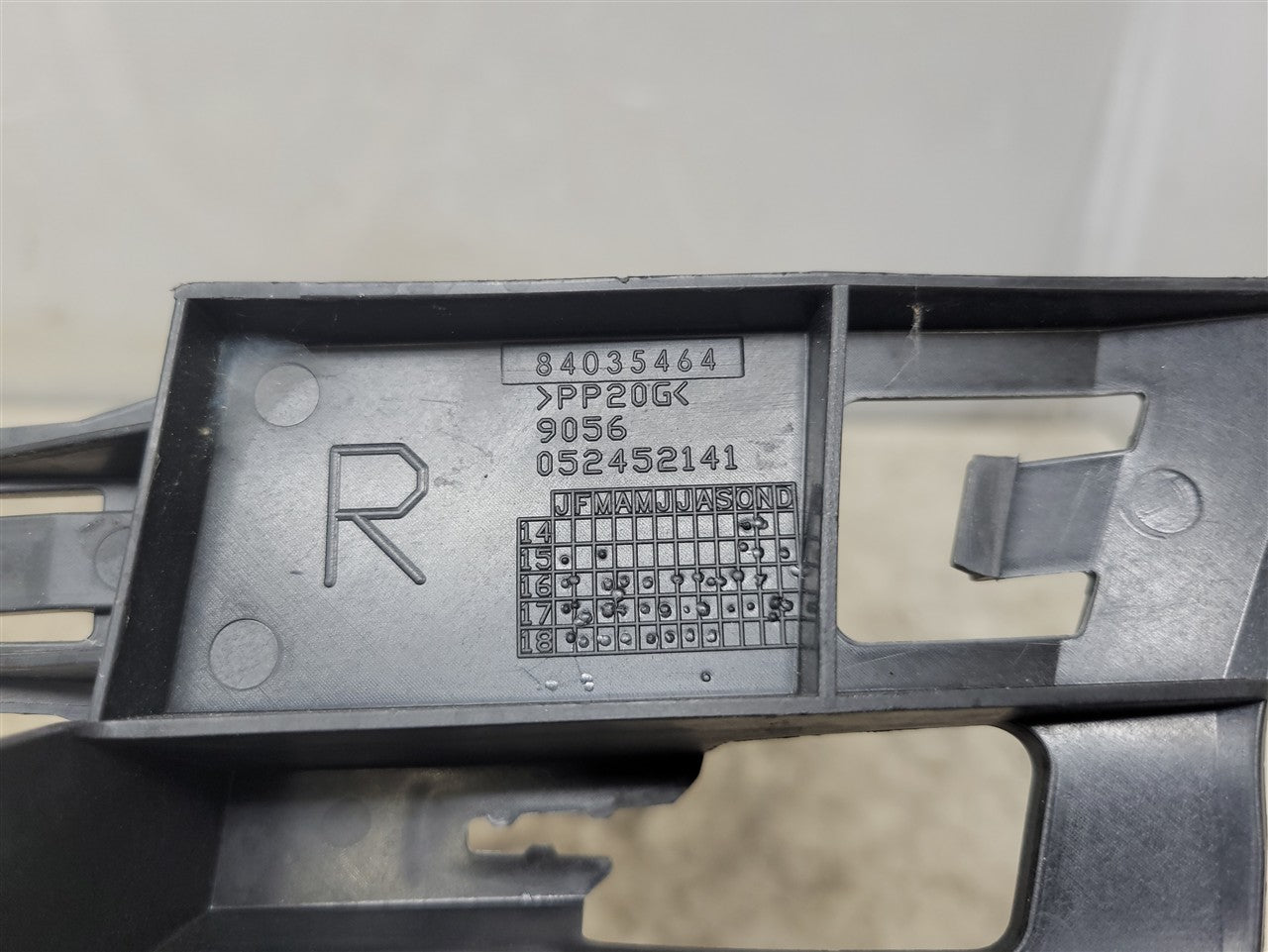 Used OEM 2016-2018 CAMARO TAIL LIGHT LAMP BRACKET PASSENGER RH BLACK, actual item photo 12