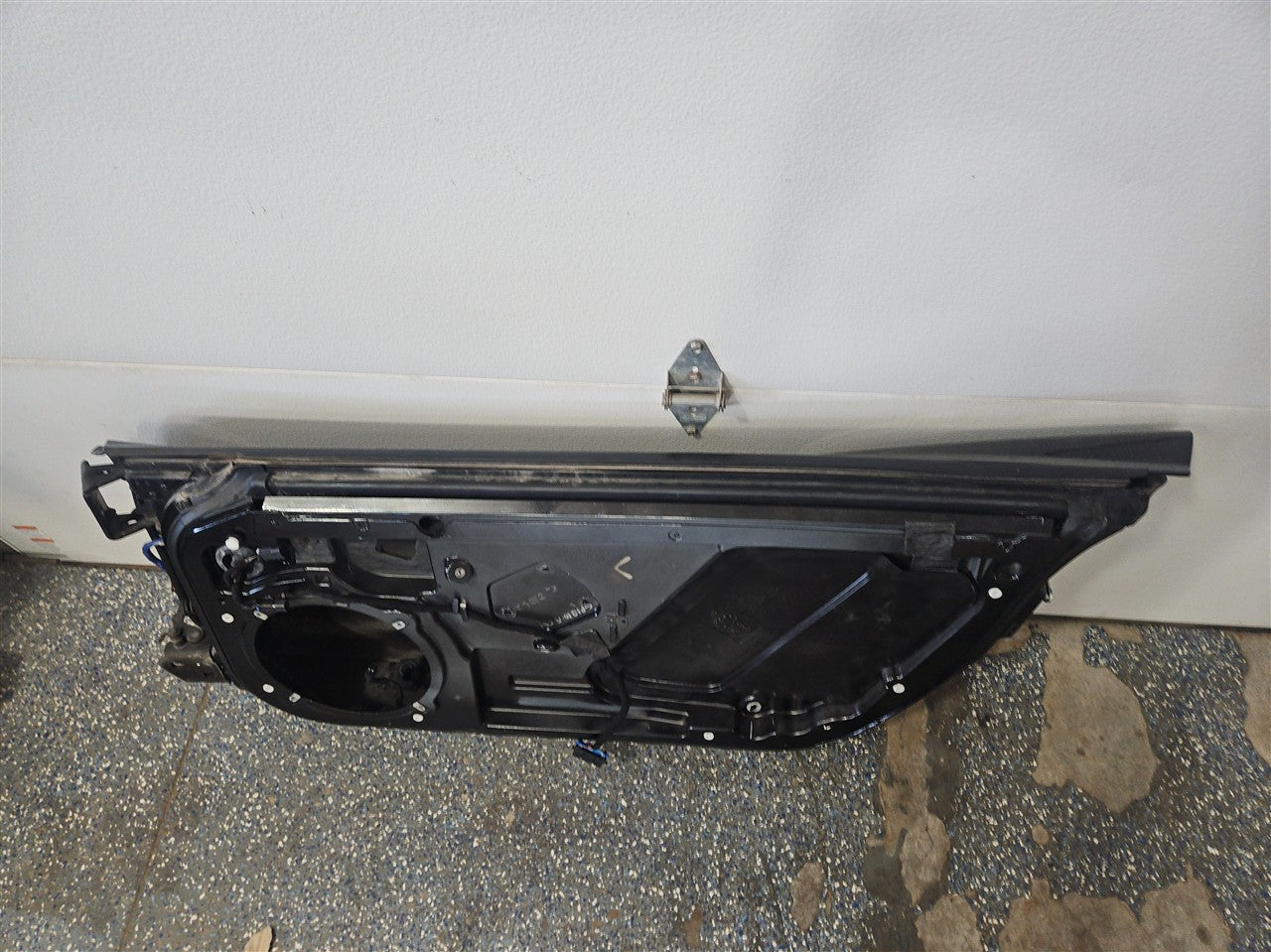 Used OEM 2005-2013 CORVETTE C6 FRONT DOOR PASSENGER RH BLACK NO GLASS, actual item photo 5