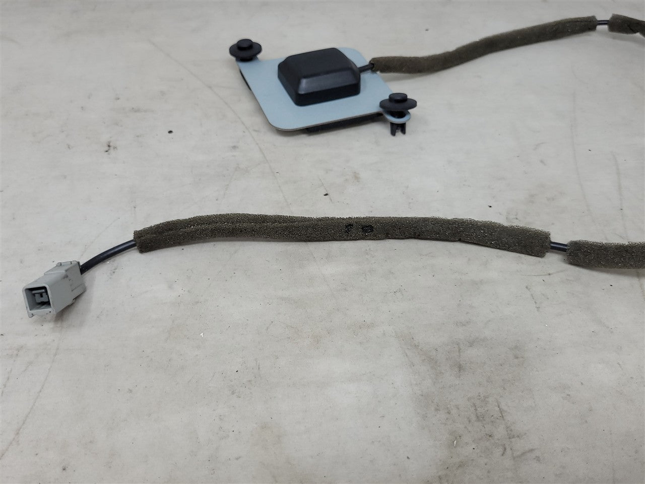 Used OEM 2005-2013 CORVETTE C6 IN DASH RADIO GPS NAVIGATION ANTENNA, actual item photo 5