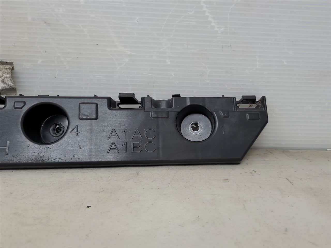 Used OEM 2016-2024 CAMARO REAR BUMPER FASCIA GUIDE BRACKET DRIVER LH, actual item photo 4