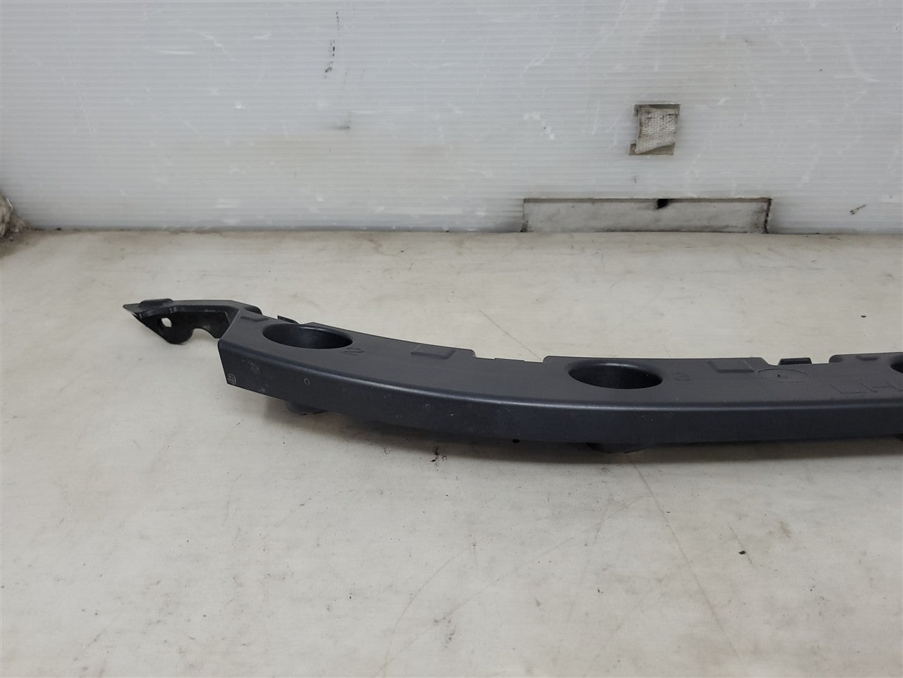 Used OEM 2016-2024 CAMARO REAR BUMPER FASCIA GUIDE BRACKET DRIVER LH, actual item photo 5