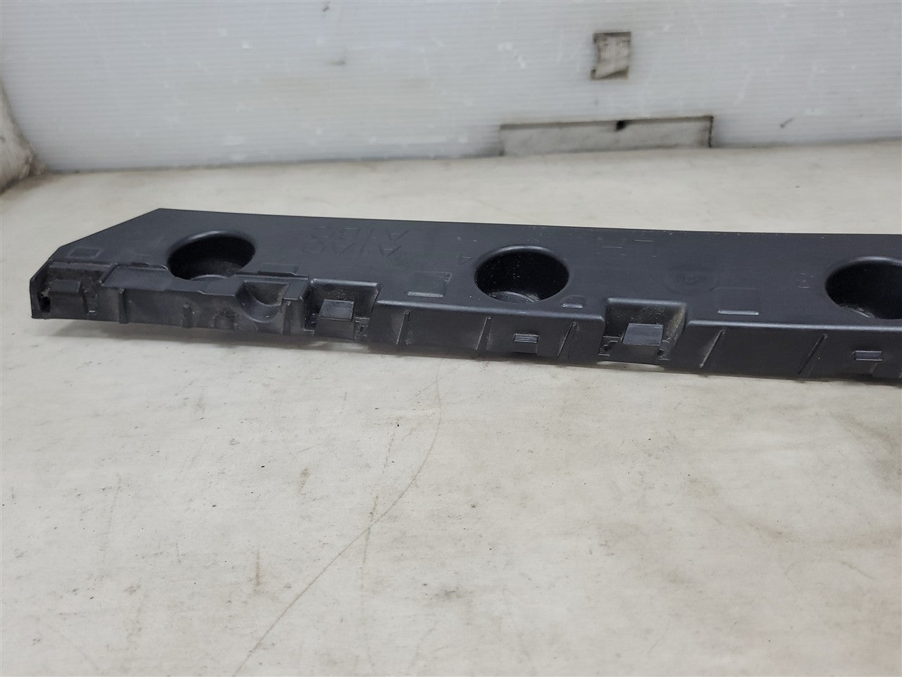 Used OEM 2016-2024 CAMARO REAR BUMPER FASCIA GUIDE BRACKET DRIVER LH, actual item photo 8