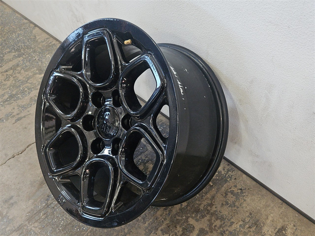 Used OEM 2022-2026 SIERRA SILVERADO SUBURBAN TAHOE 18X8 5 AEV BISON, actual item photo 4