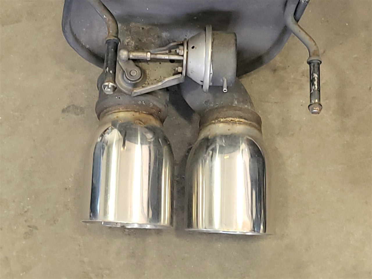 Used OEM 2005-2013 CORVETTE C6 OEM NPP BI-MODE EXHAUST MUFFLERS 2 5, actual item photo 2