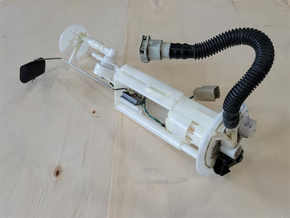 Used OEM 2004-2013 CORVETTE C6 FUEL TRANSFER PUMP ASSEMBLY PASSENGER, actual item photo 2