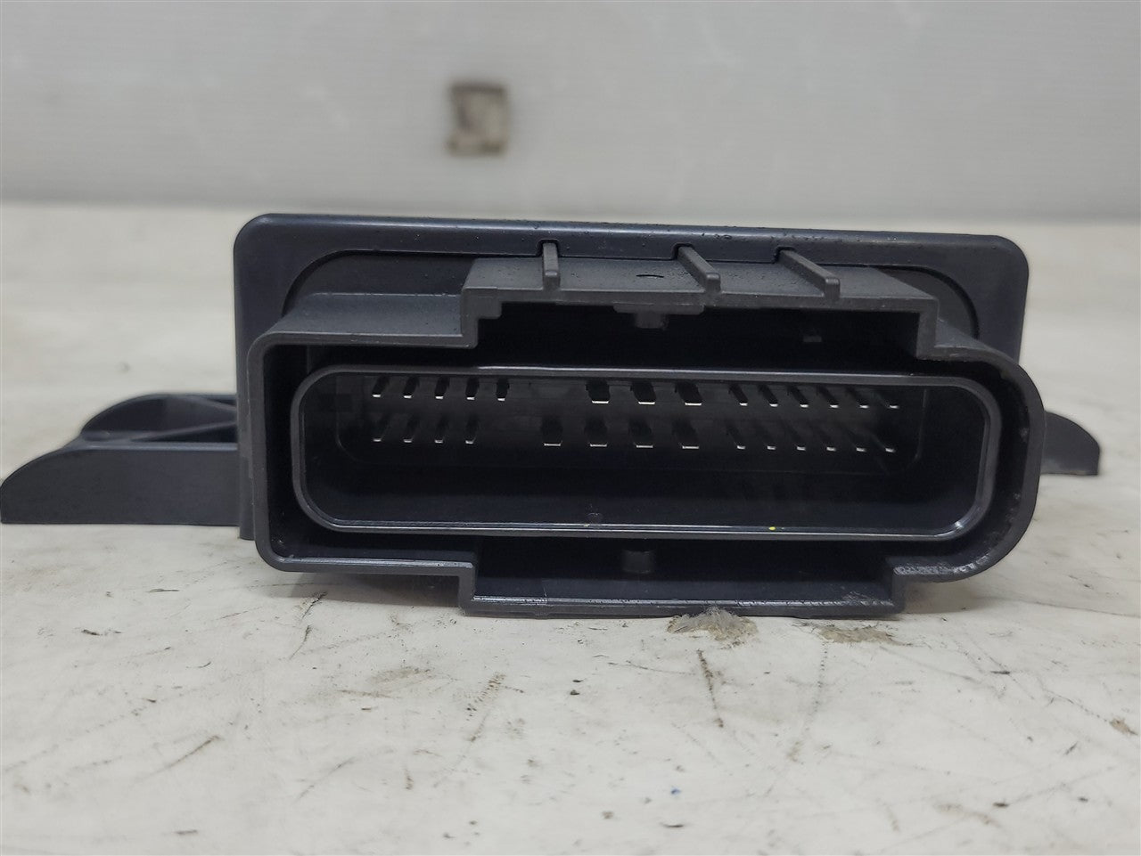 Used OEM 2021-2024 EXPRESS 3500 VAN FUEL PUMP CONTROL MODULE 13545846, actual item photo 2