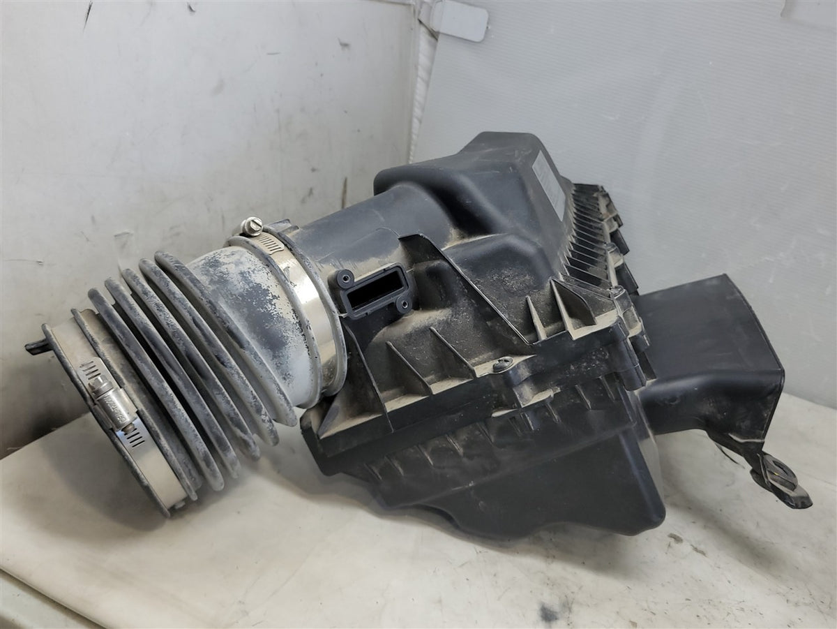 Used OEM 2018-2024 EXPRESS 2500/3500 SAVANA 2500/3500 VAN AIR CLEANER, actual item photo 7
