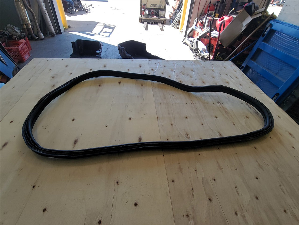 Used OEM 2016-2024 CAMARO TRUNK LID WEATHERSTRIP 84126266, actual item photo 7