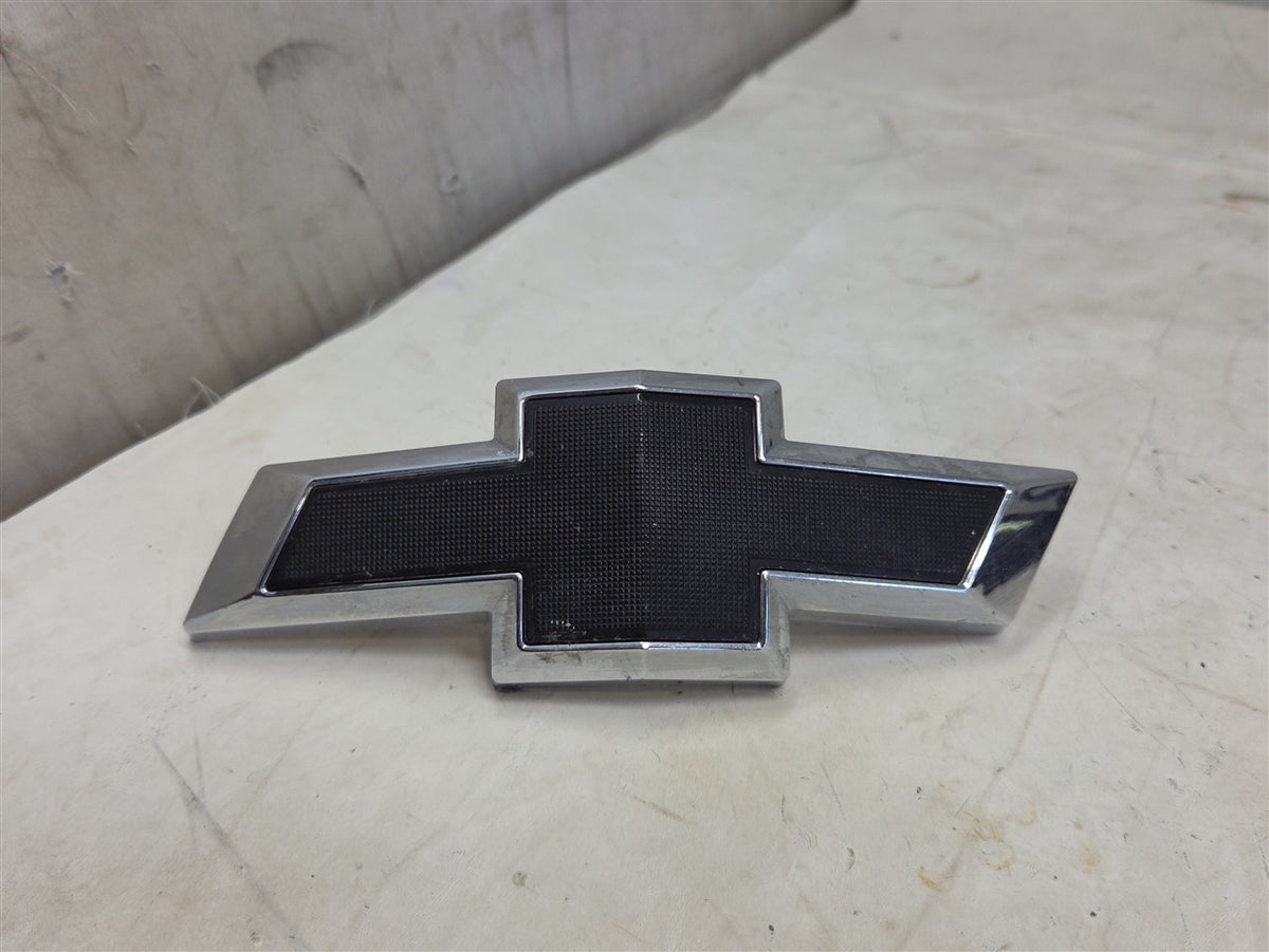 Used OEM 2014-2024 CAMARO FRONT BOW TIE EMBLEM BADGE BLACK 23269466, actual item photo 1