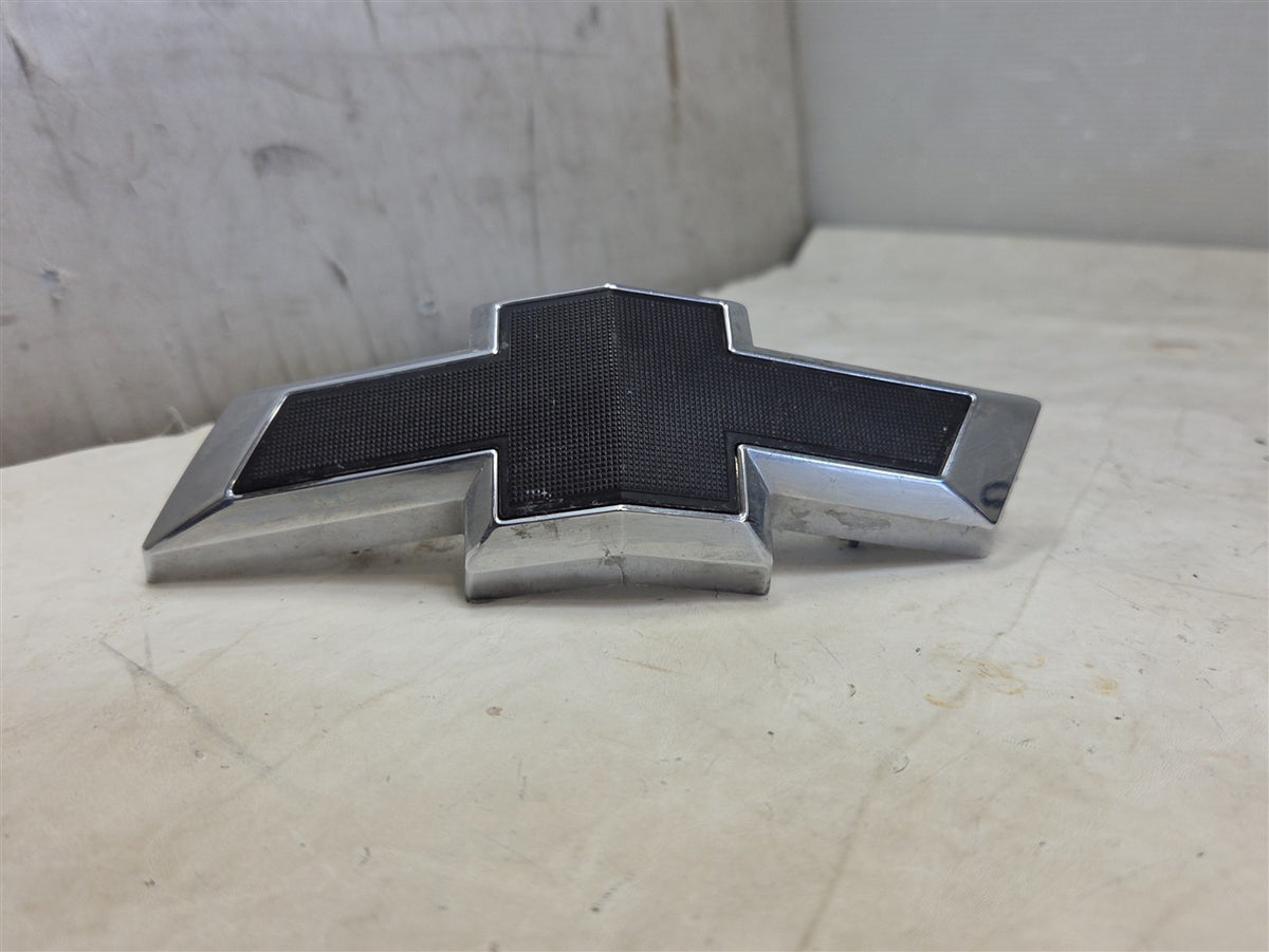 Used OEM 2014-2024 CAMARO FRONT BOW TIE EMBLEM BADGE BLACK 23269466, actual item photo 3