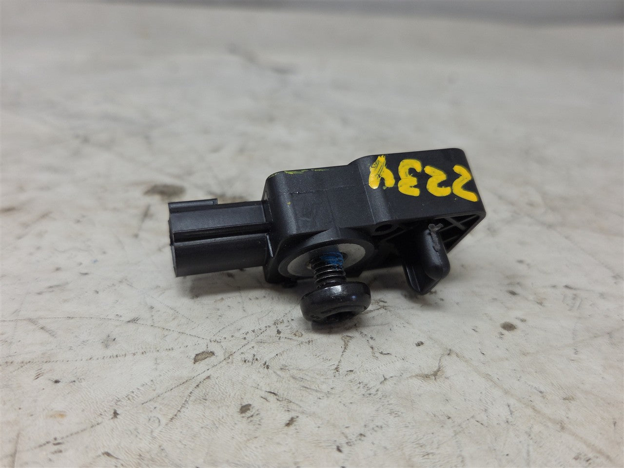 Used OEM 2016-2022 CAMARO CRASH SENSOR 13593676, actual item photo 4