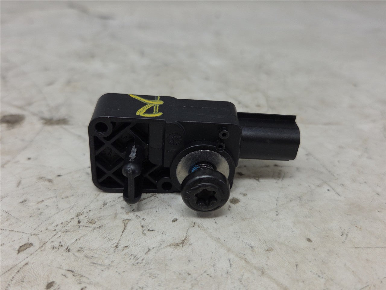Used OEM 2016-2022 CAMARO CRASH SENSOR 13593676, actual item photo 5