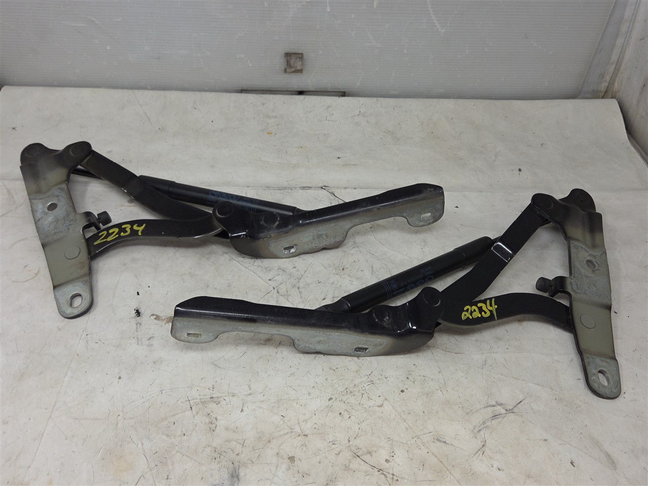Used OEM 2016-2024 CAMARO DECKLID TRUNK HINGES PAIR LH RH BLACK, actual item photo 1