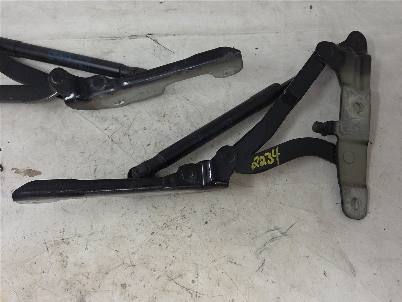 Used OEM 2016-2024 CAMARO DECKLID TRUNK HINGES PAIR LH RH BLACK, actual item photo 2