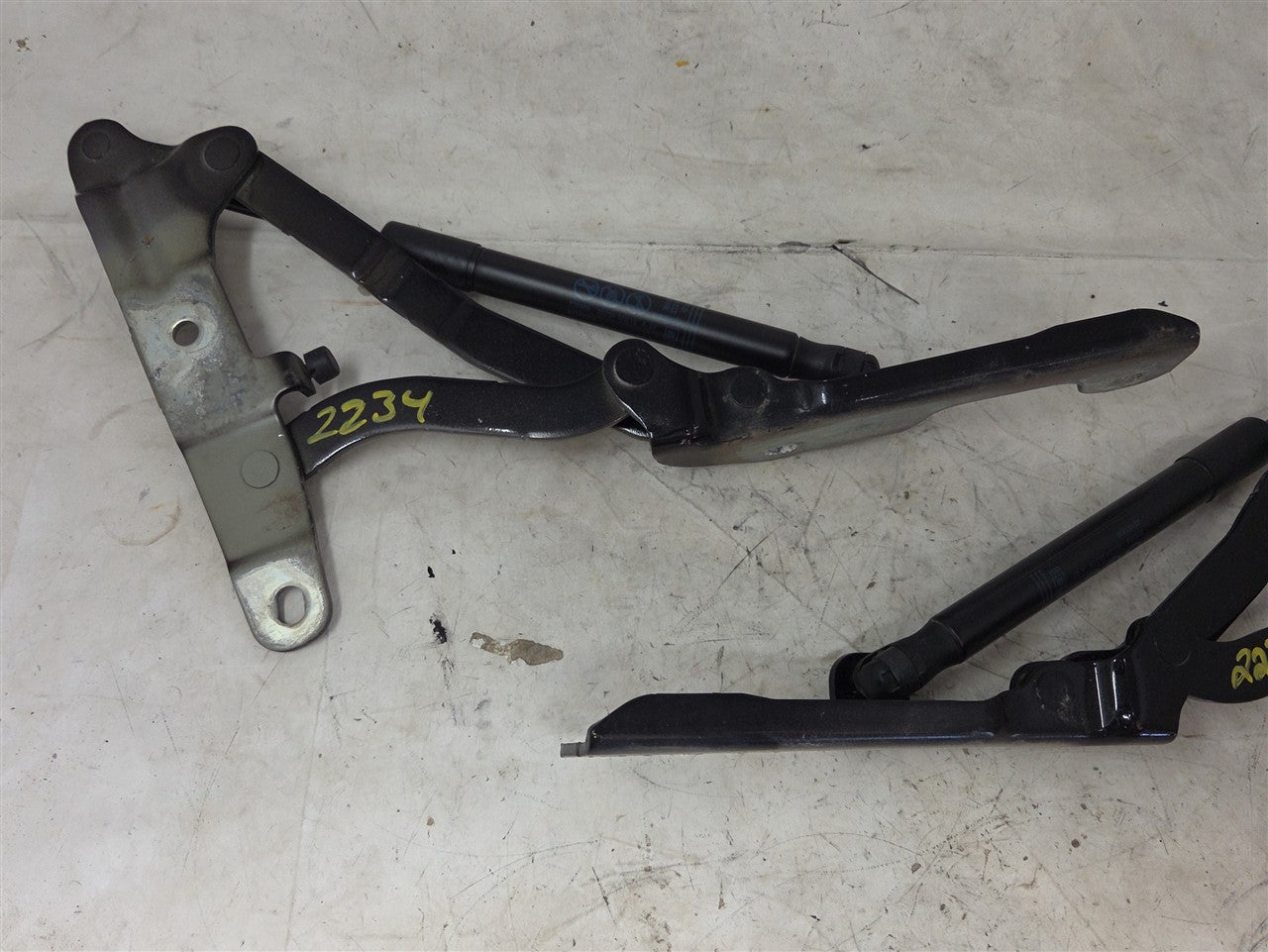 Used OEM 2016-2024 CAMARO DECKLID TRUNK HINGES PAIR LH RH BLACK, actual item photo 3