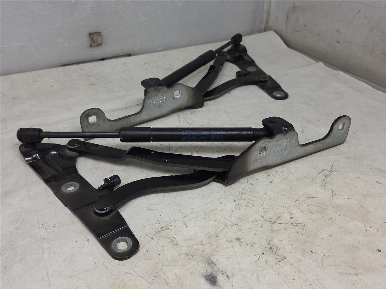 Used OEM 2016-2024 CAMARO DECKLID TRUNK HINGES PAIR LH RH BLACK, actual item photo 6