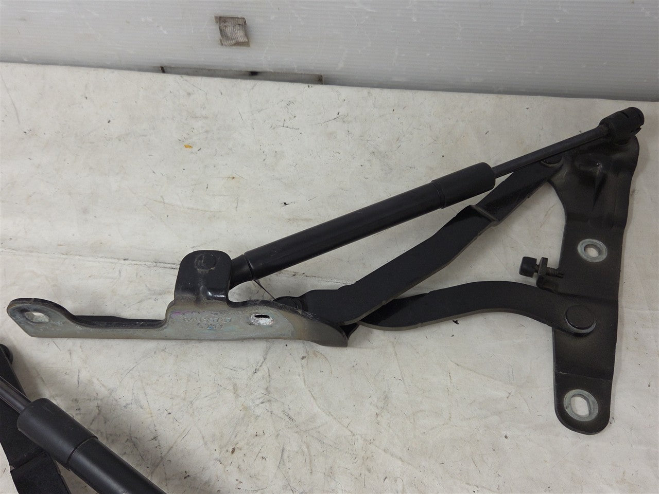 Used OEM 2016-2024 CAMARO DECKLID TRUNK HINGES PAIR LH RH BLACK, actual item photo 7