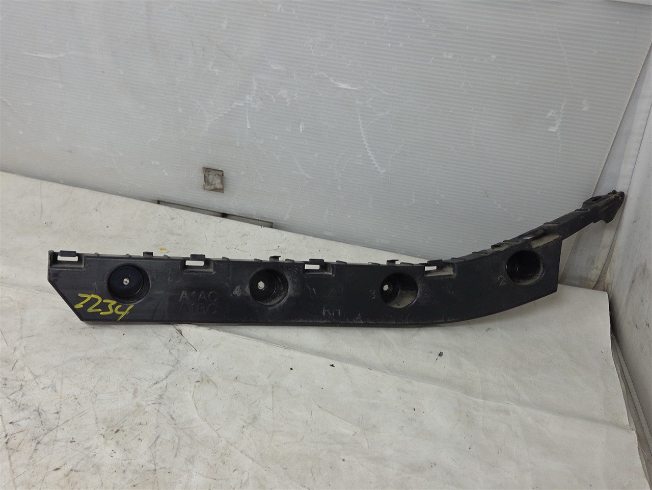 Used OEM 2016-2024 CAMARO REAR BUMPER FASCIA GUIDE BRACKET PASSENGER, actual item photo 2