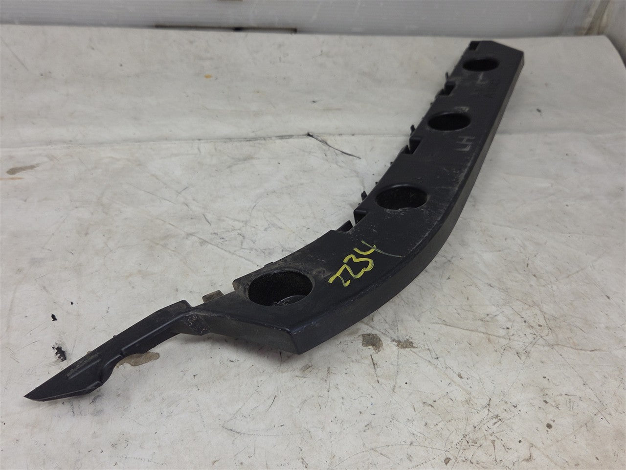 Used OEM 2016-2024 CAMARO REAR BUMPER FASCIA GUIDE BRACKET DRIVER LH, actual item photo 2